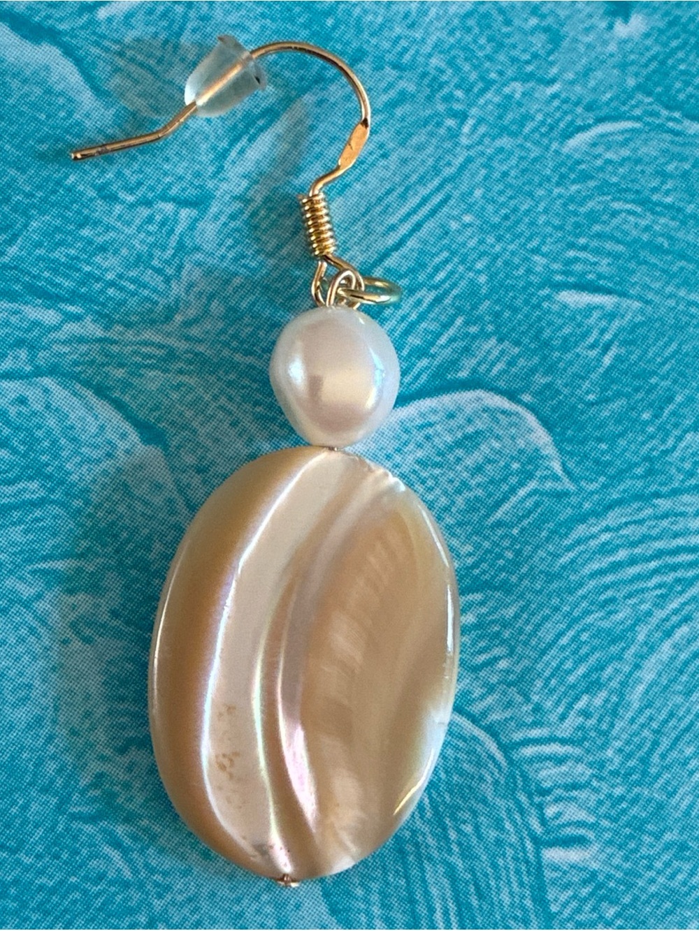 Hand crafted mother of pearl dangle earrings on gold plated wire - Picture 3 of 4